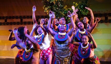 Coletivo O Poste (PE): teatro de rua e performance em diálogo com a cidade
