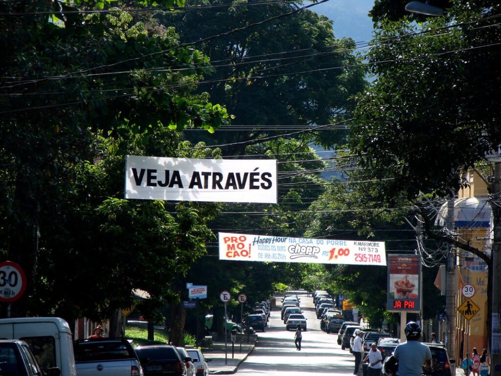 Coletivo Poro (MG): poesia e intervenção no espaço urbano